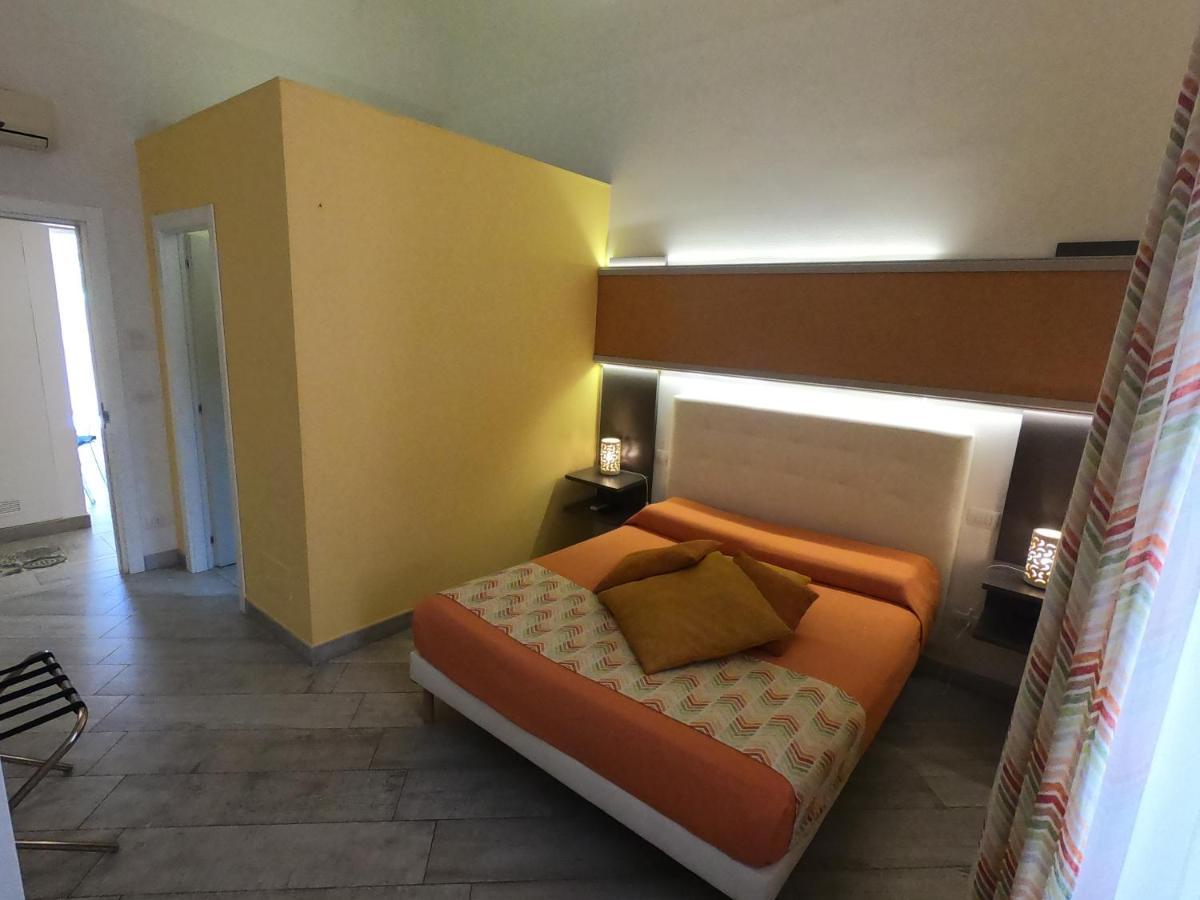 ג'ובינאצו Porto Di Mare B&B מראה חיצוני תמונה