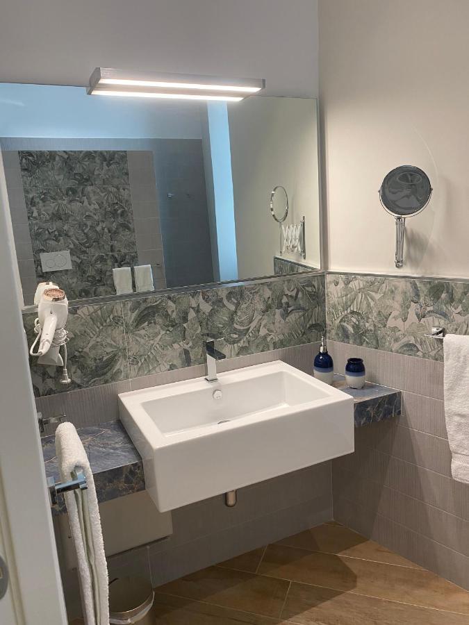 ג'ובינאצו Porto Di Mare B&B מראה חיצוני תמונה