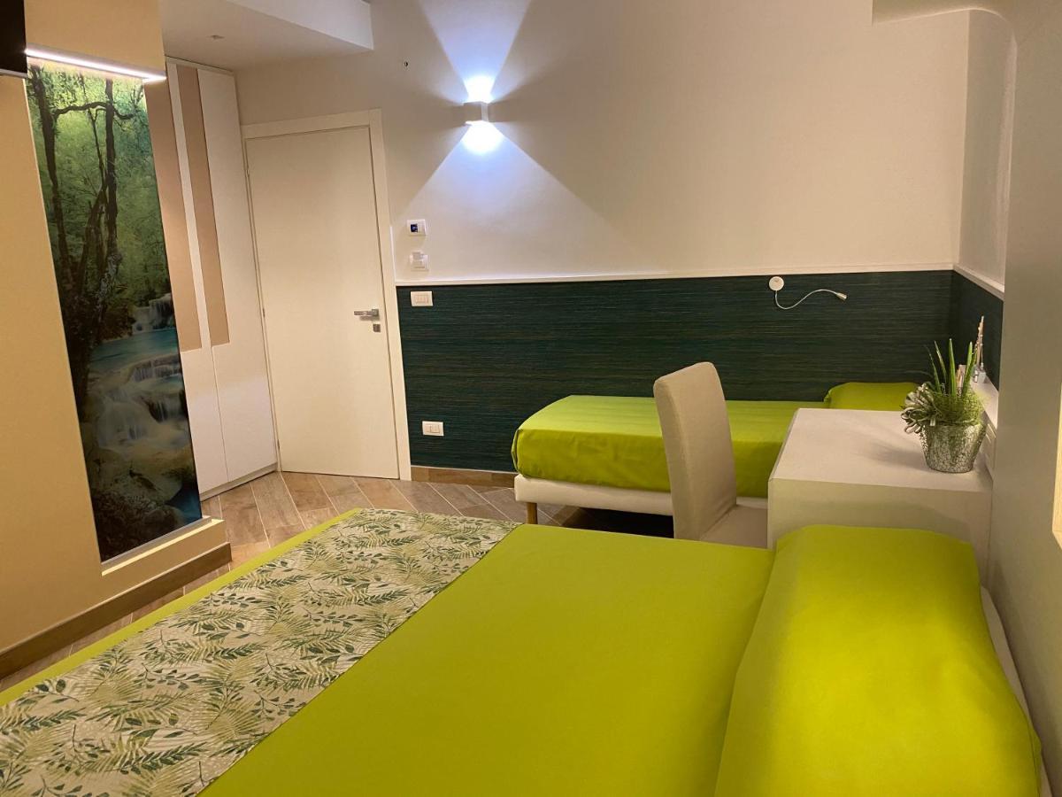 ג'ובינאצו Porto Di Mare B&B מראה חיצוני תמונה